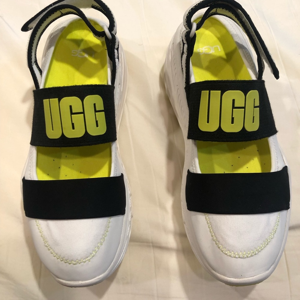 NWOT UGG Slingback Runner
